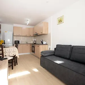 Ive Apartment Split